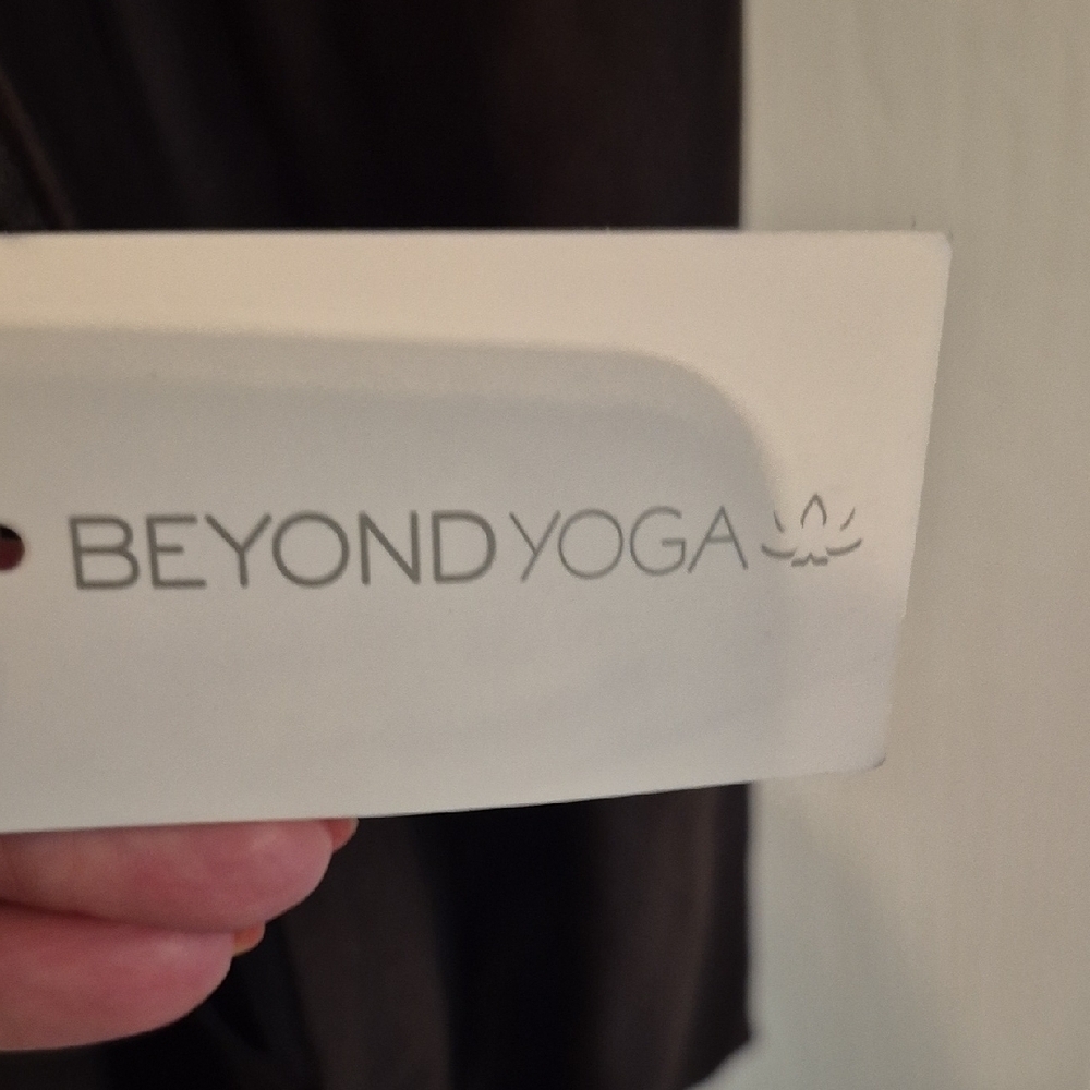 Beyond Yoga Black Infinity Scarf with Zipper NWT - Picture 4 of 8